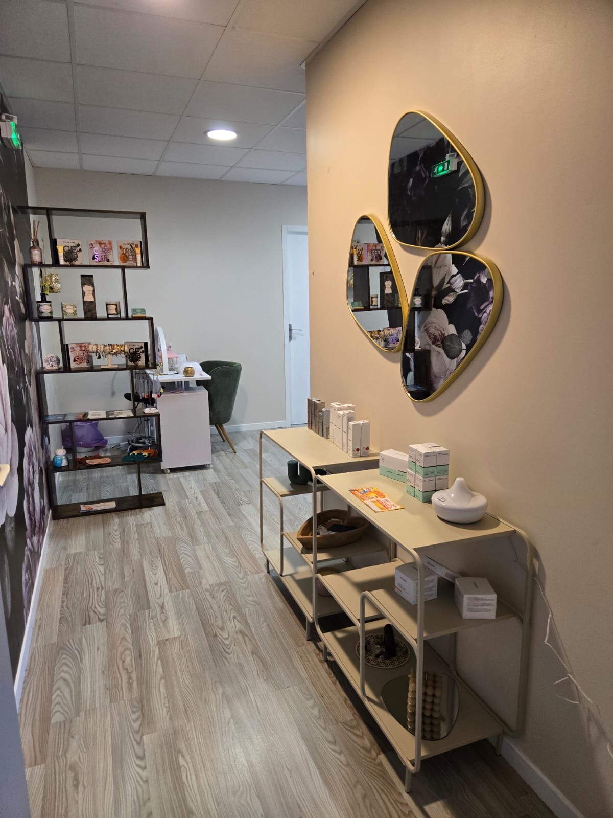 Vue intérieure de l'institut Anatha, espace de détente à Seysses
