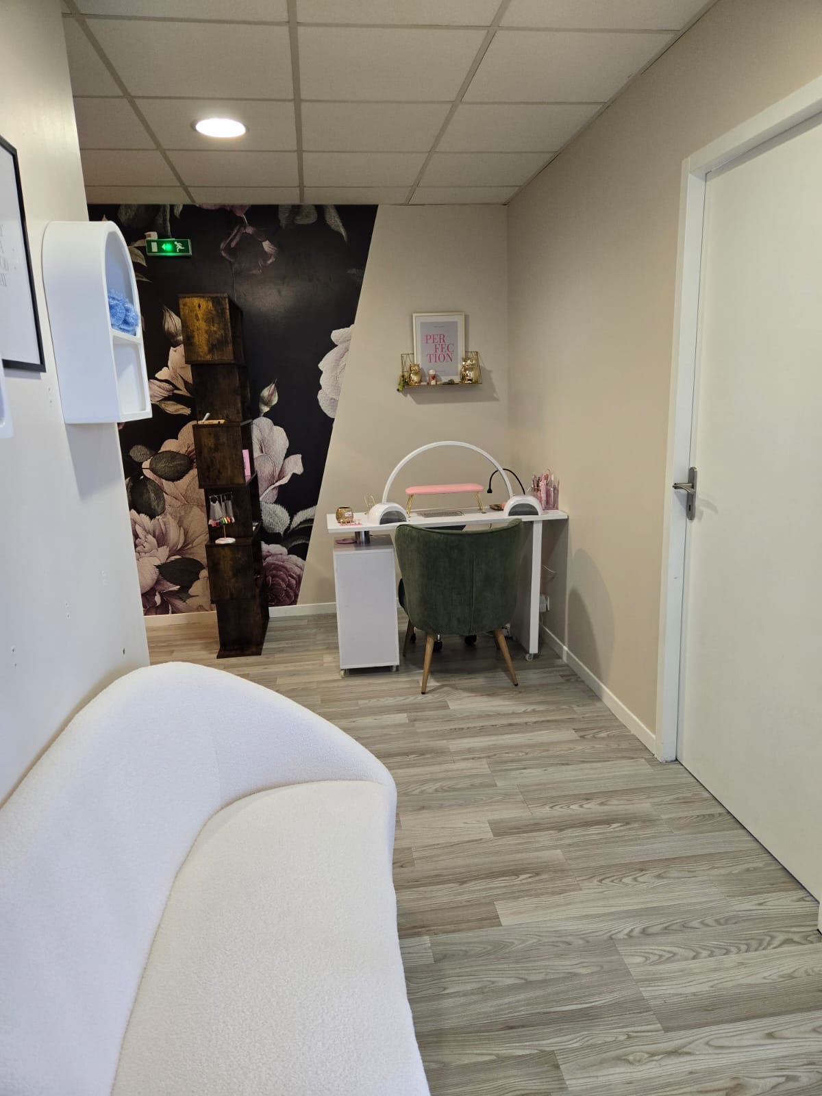 Salle de soin de l'institut de beauté Anatha à Seysses, espace dédié aux soins du visage et massages